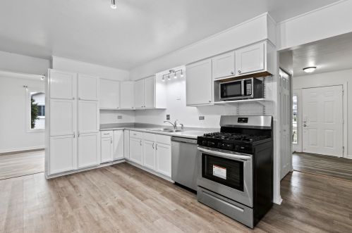 457 Carman Ave, Buffalo Grove, IL 60089-6916
