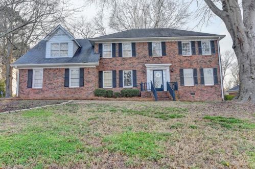 4943 Kiowa Ct, Lilburn, GA 30047-5776