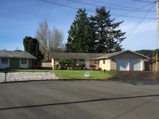 2925 Greenbriar St, Winchester Bay, OR 97467-1878