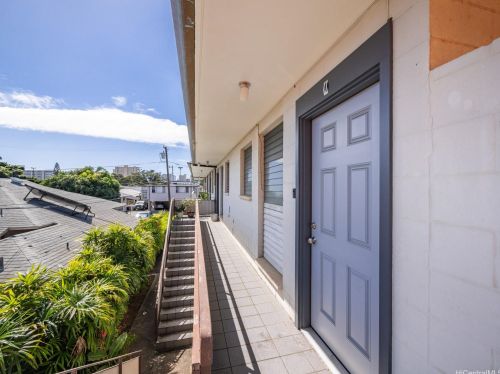 2824 Kihei Pl, Honolulu HI  96816-1310 exterior