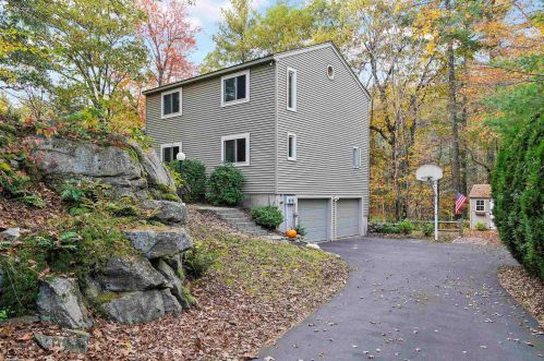 8 Windsor Blvd, Londonderry NH  03053-3662 exterior