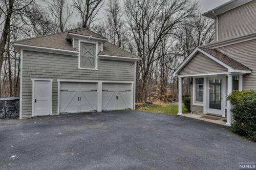 303 Allendale Ave, Allendale, NJ 07401-2026