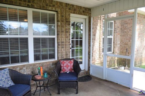 118 Cheshire Dr, Warner Robins GA  31088-1125 exterior