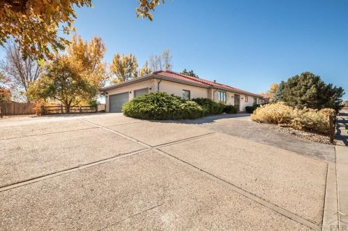 32 Altadena Dr, Pueblo, CO 81005-2900