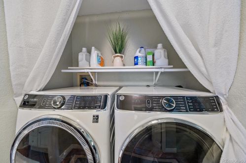 21606 Powers Pl, Aurora CO 80015-3372 exterior