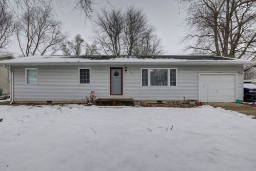 306 Linden St, Tolono, IL 61880-9785
