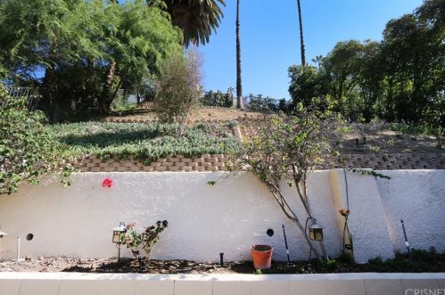 341 Cumberland Rd, Glendale CA  91202-1256 exterior