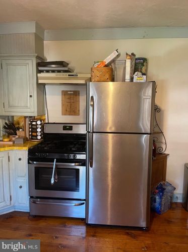 217 Walnut St, Lancaster PA  17602-2438 exterior