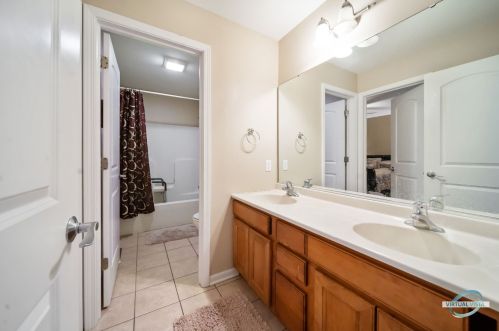 2247 Luther Lowell Ln, Sycamore IL  60178-8751 exterior