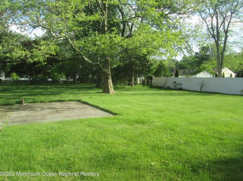 11 Old Manor Rd, Holmdel Village, NJ 07733-1434