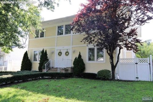 187 Field Ave, Hasbrouck Heights, NJ 07604-2513