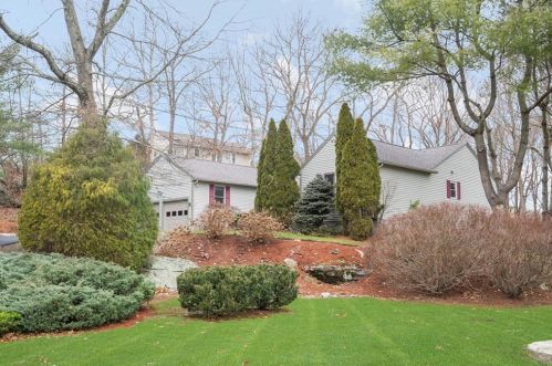 335 Albion Rd, Lincoln, RI 02865-4240
