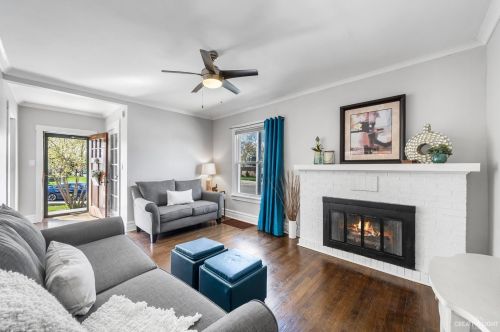321 Berteau Ave, Elmhurst, IL 60126-2411