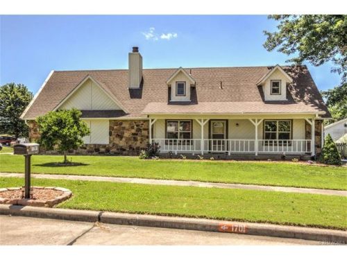 1701 Deer Trl, Claremore, OK 74019-3516