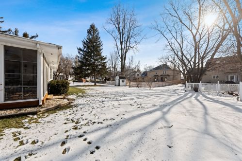 229 58th St, Willowbrook, IL 60514-1711