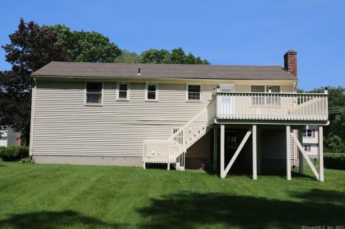 51 Southwood Dr, Windsor, CT 06095-3805