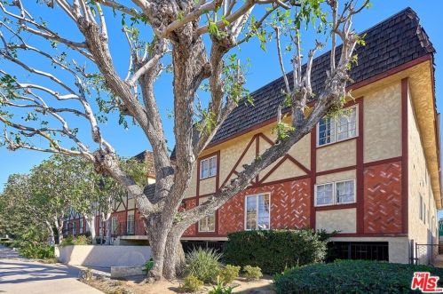 7422 Hazeltine Ave, Van Nuys, CA 91405-1483