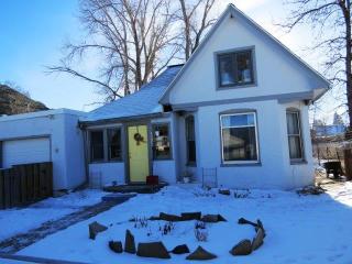422 Park St, Sheridan, WY 82801-4812
