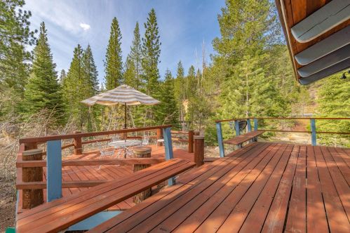 6860 River Rd, Truckee CA  96161 exterior