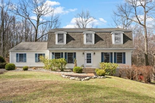 112 Skyline Dr, Sparta, NJ 07871-3435