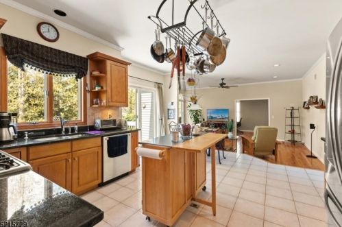 1 Village Ct, Dover NJ  07869-3497 exterior