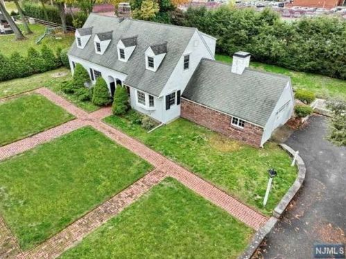 30 Van Dien Ave, Ridgewood, NJ 07450-3313