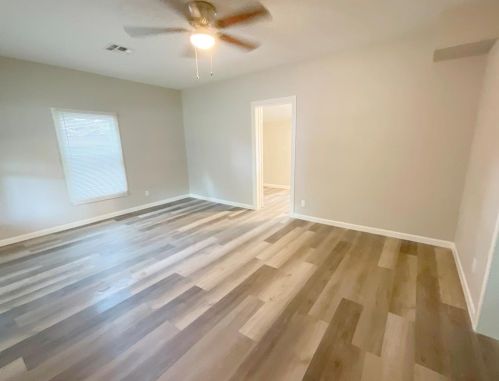 516 Hurst St, Angleton TX  77515-5714 exterior