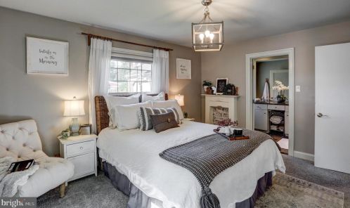 1220 Country Club Dr, Lancaster PA  17601-5208 exterior