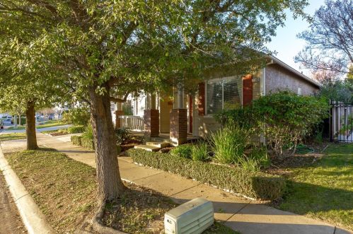 3313 Babson Dr, Elk Grove, CA 95758-6409
