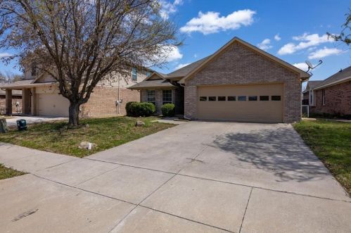 113 Bridlewood St, Azle, TX 76020-3071