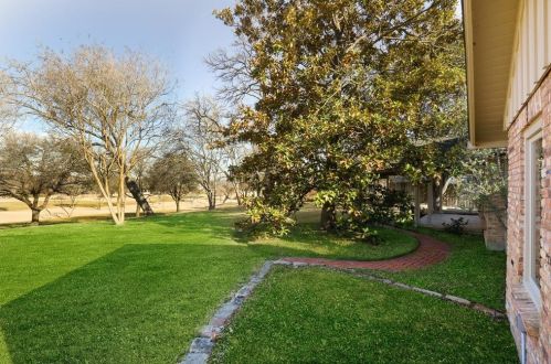 3819 Cabeza De Vaca Cir, Irving TX  75062-3841 exterior