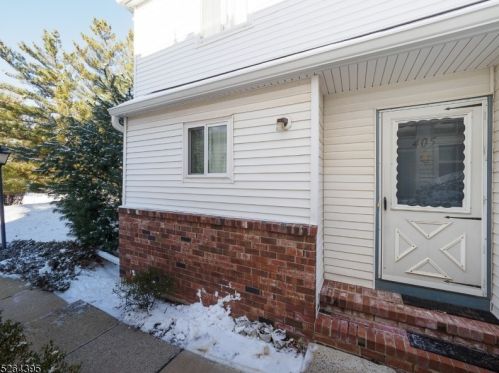 405 Saddle Ct, Flemington, NJ 08822-1882