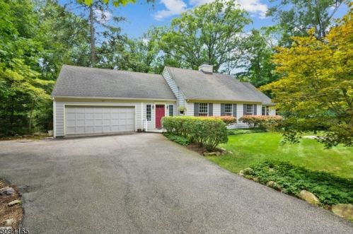 29 Cutlass Rd, Kinnelon, NJ 07405-2911