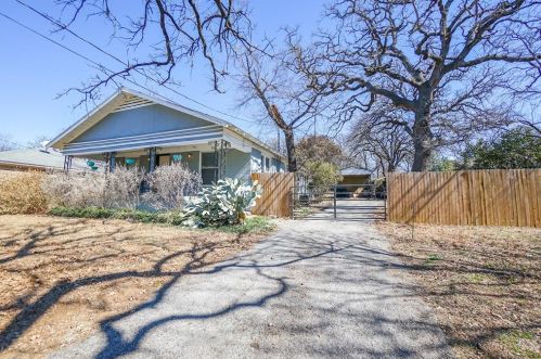 3137 Major St, Fort Worth, TX 76112-7224