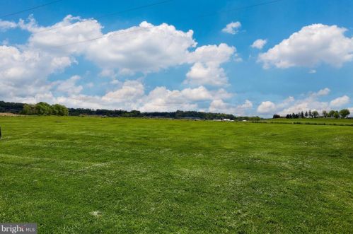 72 Lexton Dr, York PA 17404-9438 exterior