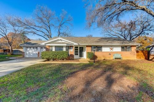 5205 Blueridge Ct, Fort Worth, TX 76112-2806