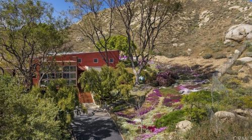 2025 Mt Vernon Ave, Riverside CA  92507-2528 exterior