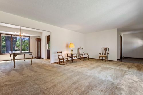 2301 Oakridge Rd, Stillwater, MN 55082-5331