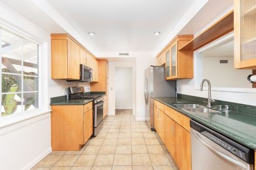 609 Kenmore St, Anaheim CA  92804-3209 exterior