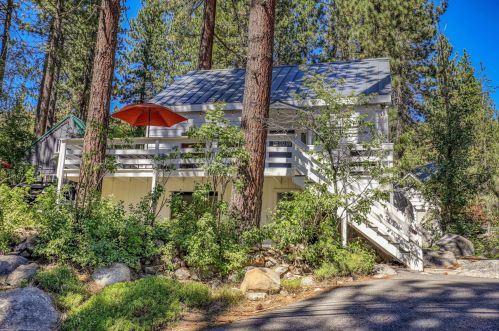 13434 Moraine Rd, Truckee, CA 96161-3839