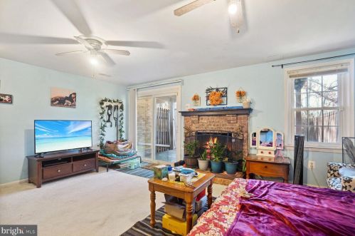 11378 Cromwell Ct, Woodbridge VA  22192-1118 exterior