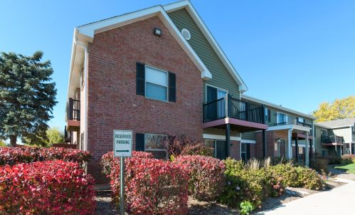 1561 Raymond Dr, Naperville, IL 60563-9704
