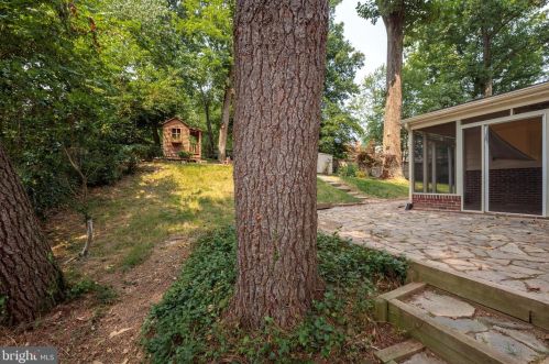 7136 Game Lord Dr, Springfield VA  22153-1318 exterior