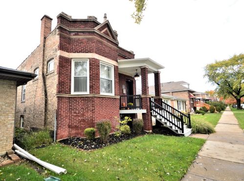 1536 Highland Ave, Forest View, IL 60402-1426