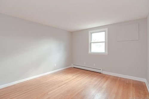 4 Clark Pl, Quaker Hill CT  06375-1204 exterior