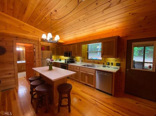 360 Sandra Ln, Cleveland, GA 30528-2564