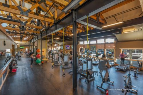 13610 Hillside Dr, Truckee CA  96161-6867 exterior
