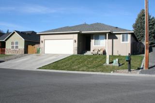 1000 Crestview Dr, Selah, WA 98942-8876
