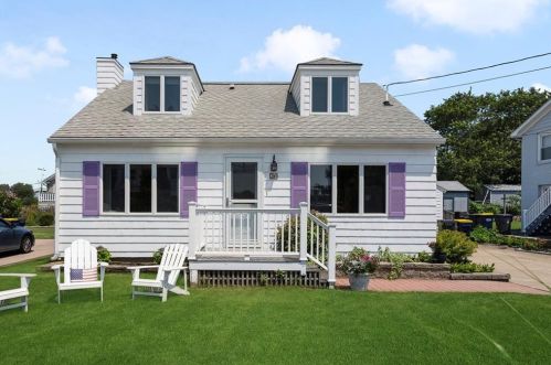 24 Dunes Rd, South Kingstown, RI 02882-1906