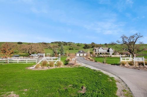 7670 Crews Rd, Gilroy CA  95020-9558 exterior